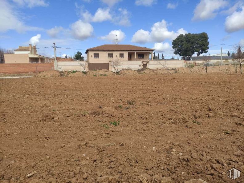 Land for sale at Carretera CM-4013, Layos, Toledo, 45123 with house, cloud, sky, plant, building, tree, window, land lot, plain and landscape around