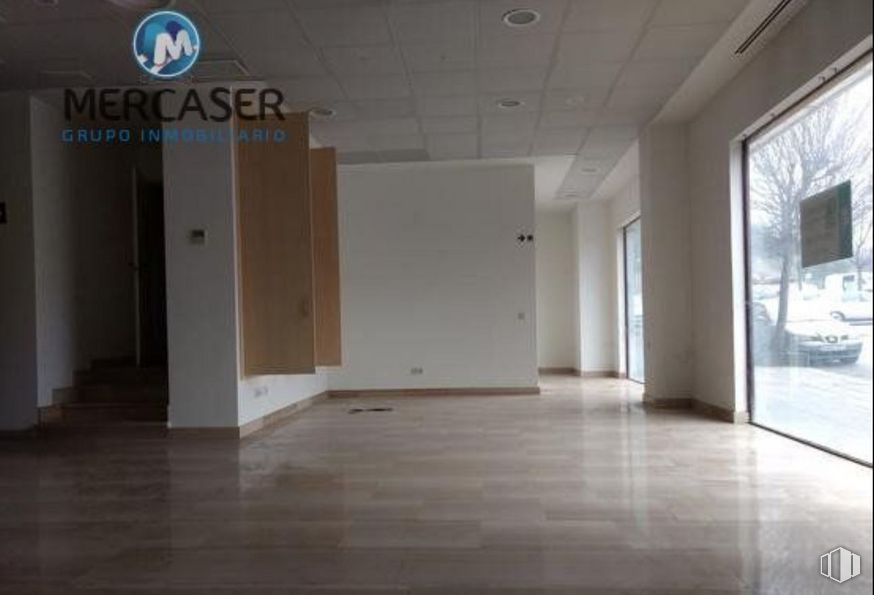 Retail for sale at Calle Presidente Felipe González, 4, Arganda del Rey, Madrid, 28500 with fixture, wood, interior design, floor, flooring, wall, hall, building, ceiling and door around