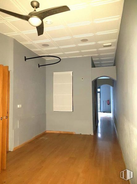 Local en alquiler en Calle Guzmán El Bueno, 47, Chamberí, Madrid, 28015 con ventilador de techo, puerta, ventilador mecánico, madera, alumbrado, hall, accesorio, suelo, suelos y madera dura alrededor