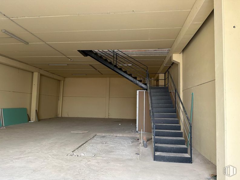 Industrial for sale & for rent at Zona empresarial, Getafe, Madrid, 28906 with fixture, wood, stairs, floor, hall, composite material, flooring, shade, concrete and ceiling around