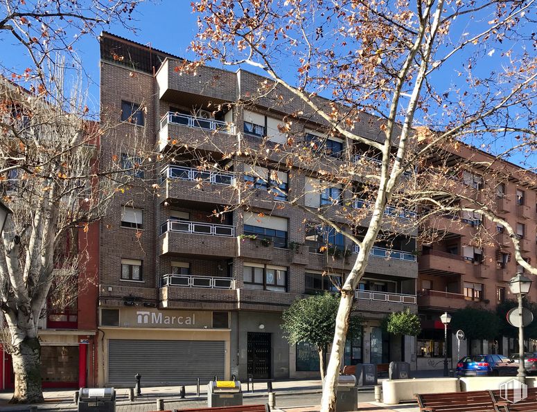 Local en venta en Plaza Salvador, 8, Leganés, Madrid, 28911 con edificio, cielo, ventana, árbol, condominio, diseño urbano, bloque de torre, planta, barrio y área residencial alrededor