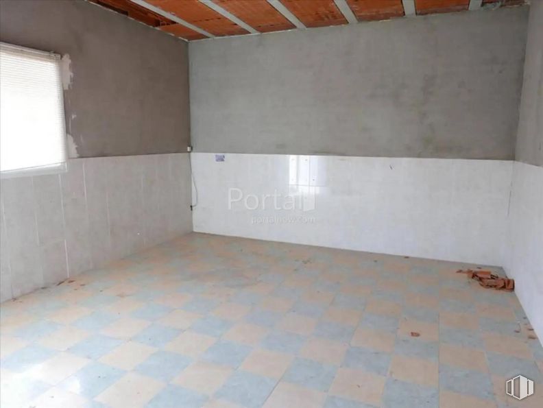 Local en venta en Calle Rigoberta Menchú, Cuéllar, Segovia, 40200 con ventana, edificio, suelos, suelo, pared, madera, material compuesto, casa, hormigón y sombra alrededor