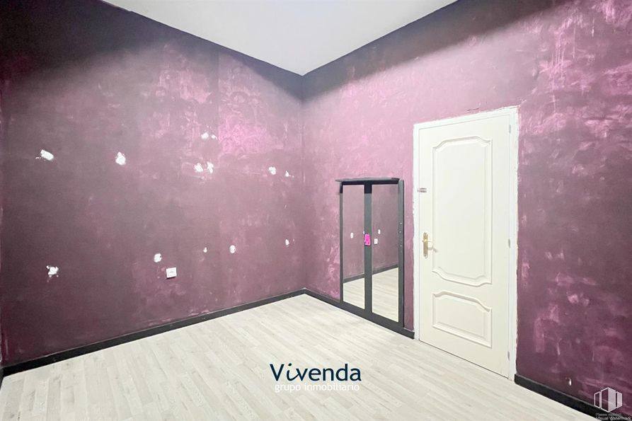 Local en alquiler y venta en Calle Soria, Móstoles, Madrid, 28934 con puerta, propiedad, morado, edificio, madera, casa, violeta, suelo, pared y suelos alrededor