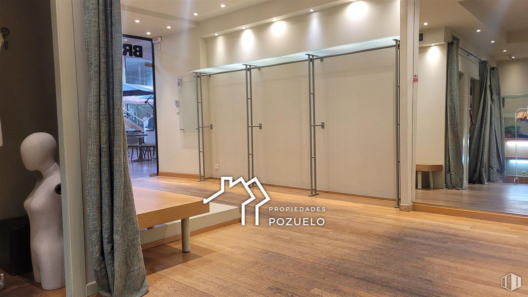 Local en venta en Centro Comercial Zoco, Pozuelo de Alarcón, Madrid, 28223 con madera, suelos, suelo, edificio, confort, madera dura, inmobiliario, hall, suelo laminado y techo alrededor