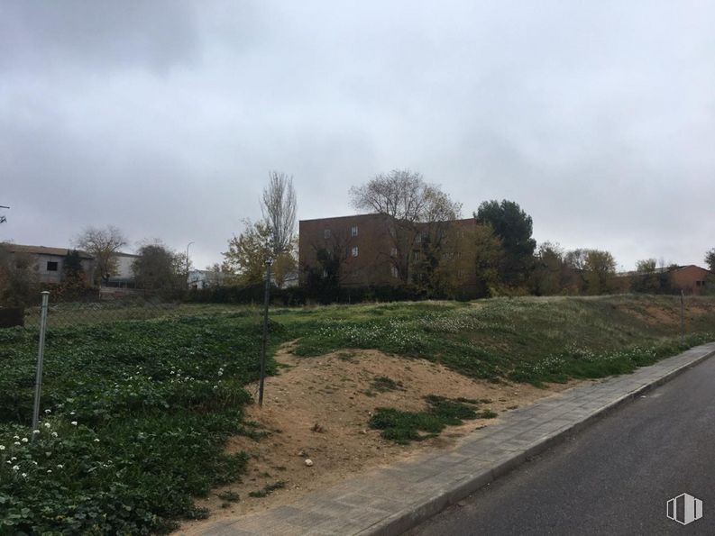 Land for sale at Zona Parque de los Olivos, Mejorada del Campo, Madrid, 28840 with house, cloud, sky, plant, natural landscape, land lot, tree, grass, woody plant and landscape around