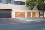 Retail for rent at Calle Río Guadiana, 2, Torrejón de Ardoz, Madrid, 28850 with window, property, road surface, asphalt, fixture, line, wall, tar, composite material and residential area around