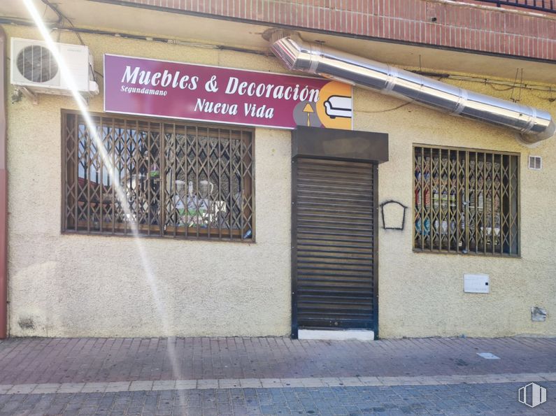 Retail for rent at Zona Centro, Carranque, Toledo, 45216 with font, fixture, facade, brick, gas, wood, city, window, signage and street around