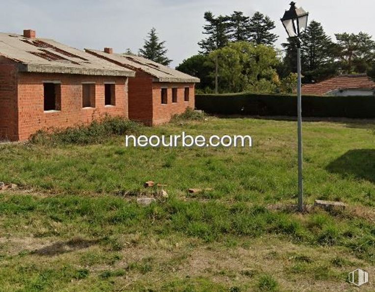 Suelo en venta en Zona centro, Herradón de Pinares, Ávila, 05268 con casa, luz de la calle, planta, cielo, edificio, árbol, lote de terreno, paisaje natural, ventana y hierba alrededor