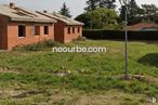 Land for sale at Zona centro, Herradón de Pinares, Ávila, 05268 with house, street light, plant, sky, building, tree, land lot, natural landscape, window and grass around