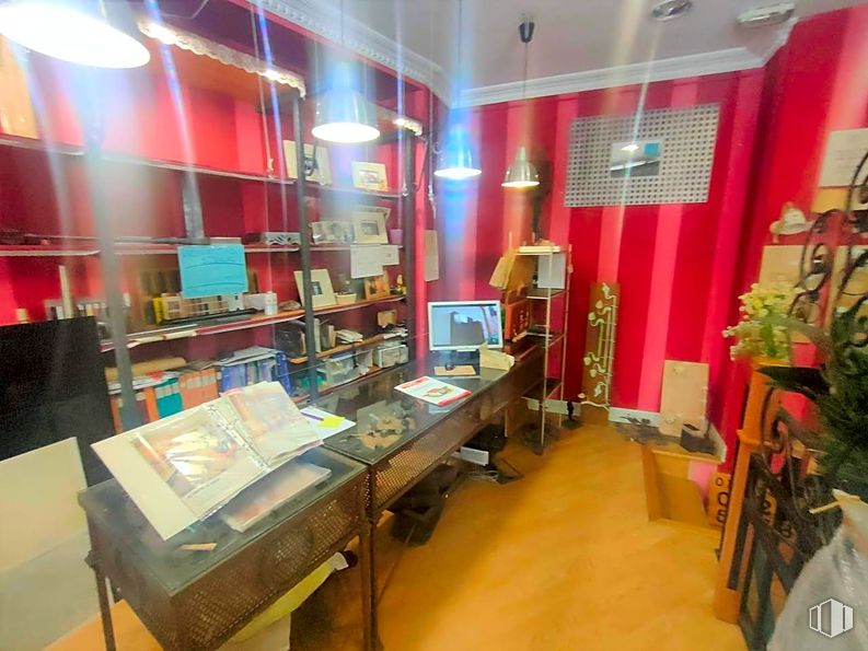 Retail for rent at Calle Nuestra Señora de Valverde, 47, Fuencarral - El Pardo, Madrid, 28034 with lighting, light fixture, table, interior design, curtain, plant, publication, decoration, magenta and flooring around