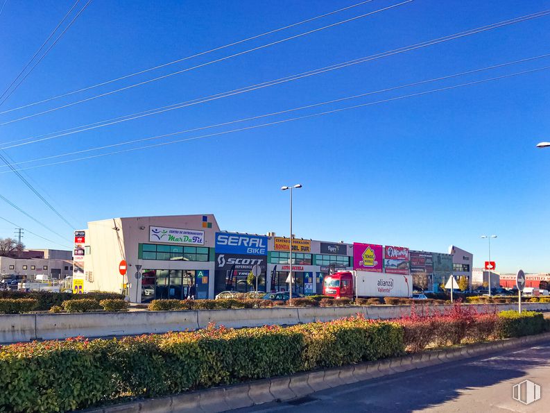 Industrial for sale at Avenida Madrid, Arganda del Rey, Madrid, 28500 with public space, asphalt, automotive parking light, advertising, family car, street light, luxury vehicle, full-size car, mid-size car and automotive tail & brake light around