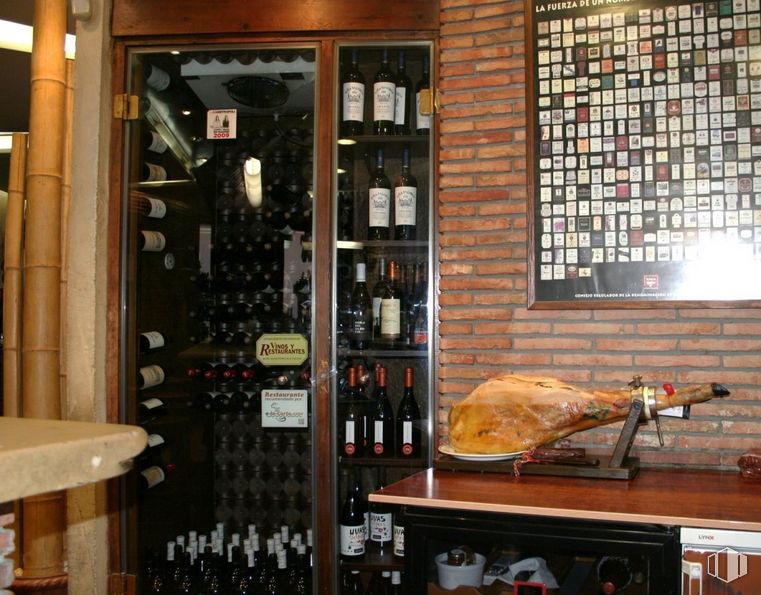 Retail for sale at Calle Salud, El Molar, Madrid, 28710 with wine rack, furniture, bottle, building, barware, wood, drinking establishment, shelf, interior design and table around