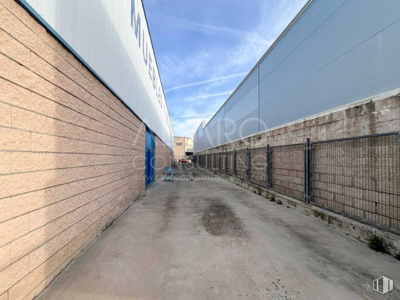 Nave en alquiler y venta en Camino Corral, Camarma de Esteruelas, Madrid, 28816 con material compuesto, material de construcción, hormigón, acero, iluminación natural, aluminio, suministro eléctrico y cable alrededor