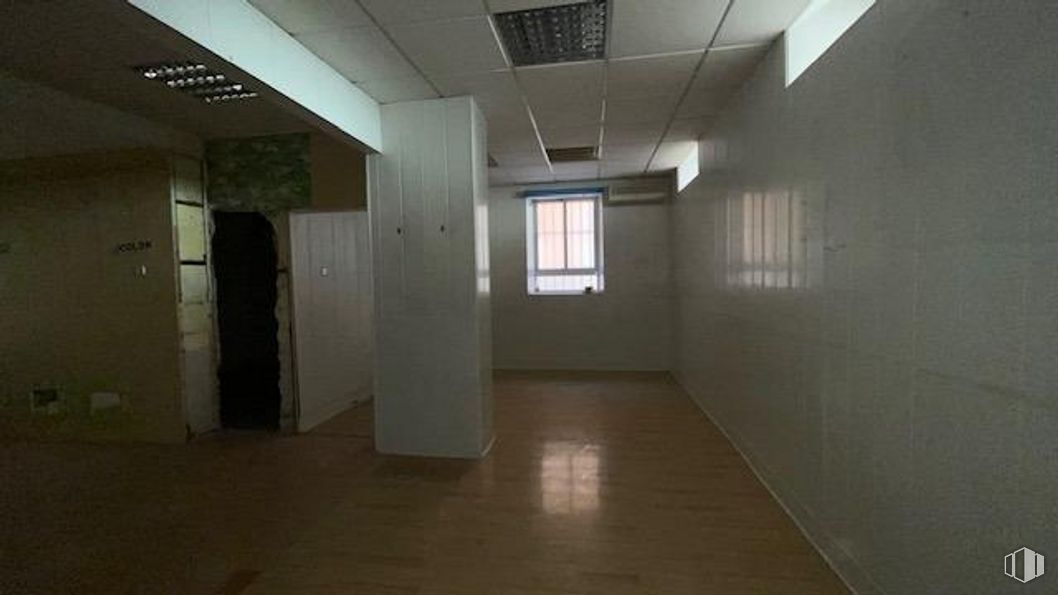 Office for rent at Calle Cavanilles, Retiro, Madrid, 28007 with window, fixture, hall, wood, flooring, floor, ceiling, building, glass and house around