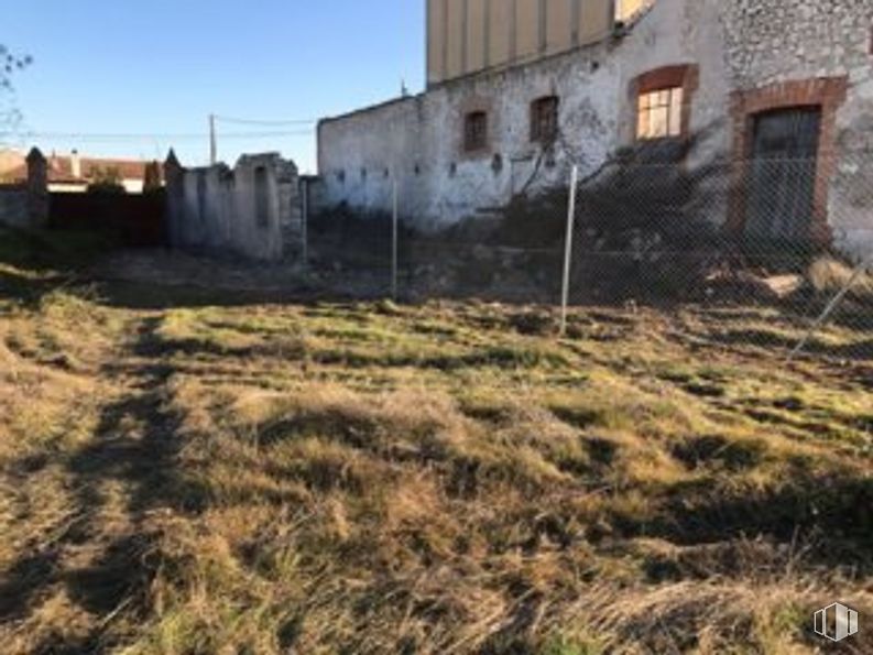 Suelo en venta en Calle Fábrica, Hontalbilla, Segovia, 40353 con edificio, planta, cielo, ventana, terreno, hierba, zona residencial, bienes raíces, paisaje y árbol alrededor