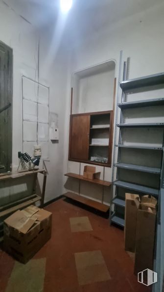 Local en alquiler en Paseo Delicias, Arganzuela, Madrid, 28045 con propiedad, mueble, edificio, madera, estante, sala de estar, ebanistería, mesa, estantería y suelos alrededor