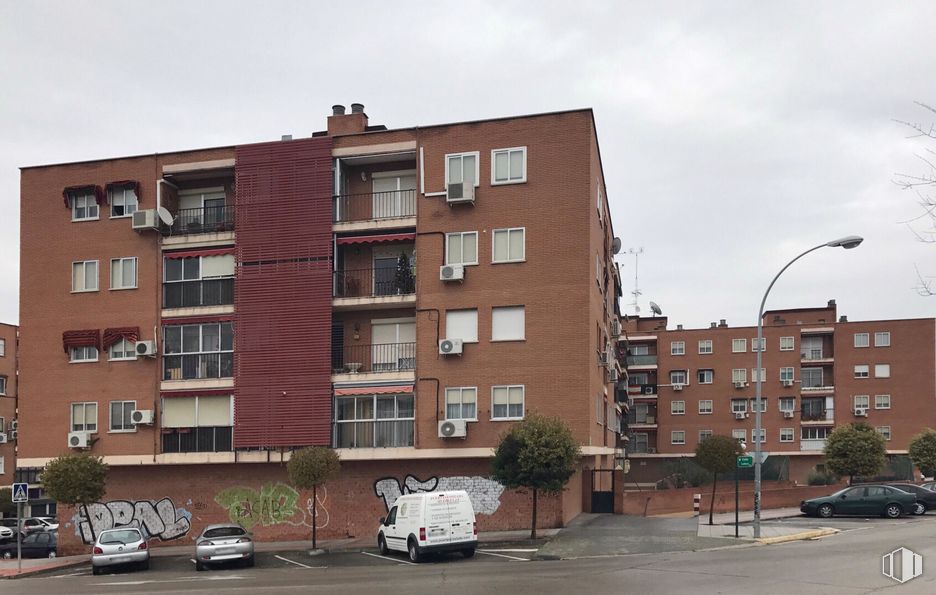 Local en alquiler y venta en Carretera Mejorada, 20, San Fernando de Henares, Madrid, 28830 con edificio, ventana, coche, cielo, rueda, planta, luz de la calle, vehículo, neumático y diseño urbano alrededor