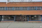 Retail for rent at Polígono Industrial de las Nieves, Móstoles, Madrid, 28935 with building, property, sky, architecture, facade, commercial building, brick, real estate, font and city around