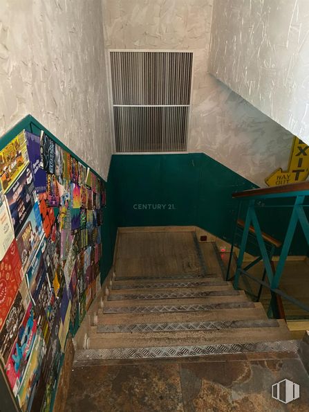 Retail for rent at Calle Gran Vía, Majadahonda, Madrid, 28220 with stairs, paint, architecture, wood, floor, wall, composite material, art, flooring and tints and shades around