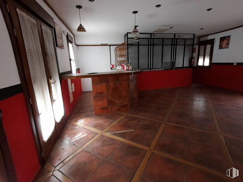 Retail for rent at Zona Amurallada, Ávila, 05001 with lighting, building, fixture, wood, window, flooring, floor, hall, house and hardwood around