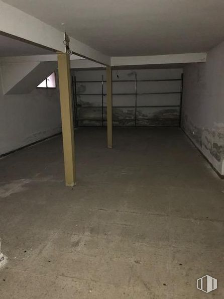 Retail for sale at Calle Juan de Austria, 6, Arenas de San Pedro, Ávila, 05400 with building, wood, house, interior design, floor, flooring, hardwood, ceiling, shade and concrete around