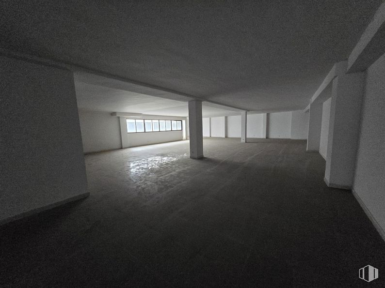 Office for sale at Calle Sol, 32, Talavera de la Reina, Toledo, 45600 with flooring, floor, ceiling, hall, grey, concrete, silver, daylighting, transparency and plaster around