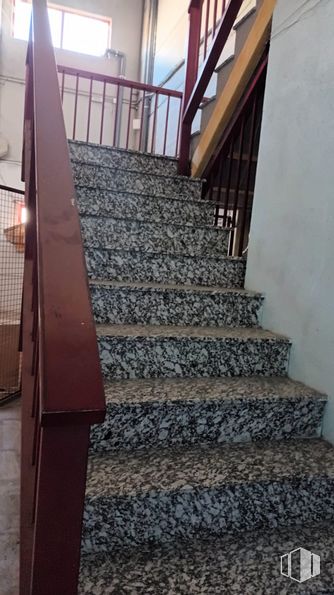 Industrial for rent at Calle Turín, 15, Parla, Madrid, 28980 with stairs, wood, grey, floor, flooring, composite material, hardwood, tints and shades, symmetry and metal around