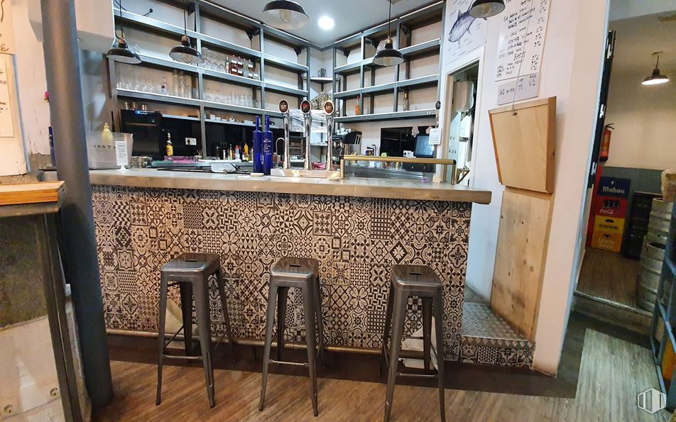 Retail for rent at Calle del Marqués de Cubas, 16, , Centro, Madrid, 28014 with stool, table, furniture, wood, interior design, architecture, shelving, cabinetry, flooring and chair around