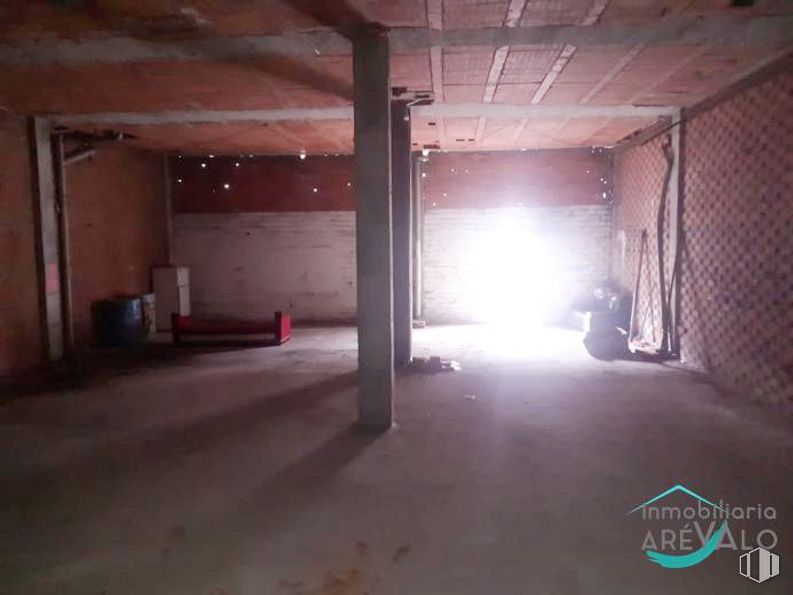 Retail for rent at Calle Teso Nuevo, Arévalo, Ávila, 05200 with interior design, flooring, floor, hall, gas, tints and shades, composite material, space, ceiling and building around