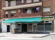 Local en venta en Calle Monte Aya, 24, Villa de Vallecas, Madrid, 28031 con edificio, ventana, sombra, puerta, diseño urbano, zona residencial, fachada, edificio comercial, ciudad y toldo alrededor