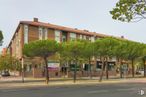 Retail for sale & for rent at Zona Parque Tecnológico, Tres Cantos, Madrid, 28760 with sky, building, plant, tree, urban design, road surface, shade, window, commercial building and residential area around