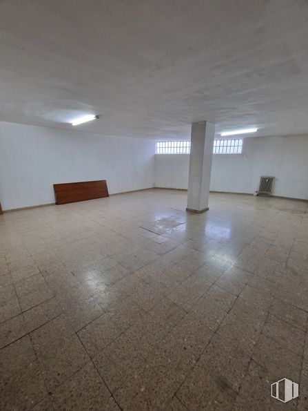 Local en venta en Avenida Doctor Toledo, Las Rozas de Madrid, Madrid, 28230 con pavimentos, pasillo, madera, material compuesto, accesorio, hormigón, techo, suelos de baldosas, espacio y tintes y sombras alrededor