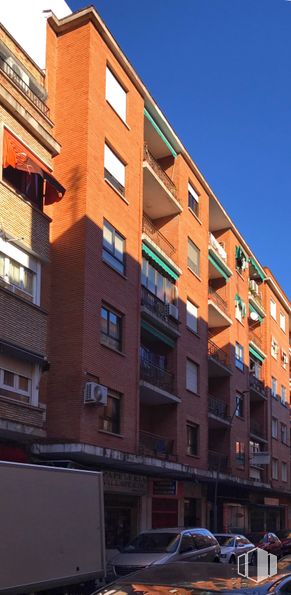 Retail for sale & for rent at Calle Angel Alcázar, 7, Talavera de la Reina, Toledo, 45600 with window, building, sky, daytime, fixture, urban design, tower block, condominium, brick and material property around