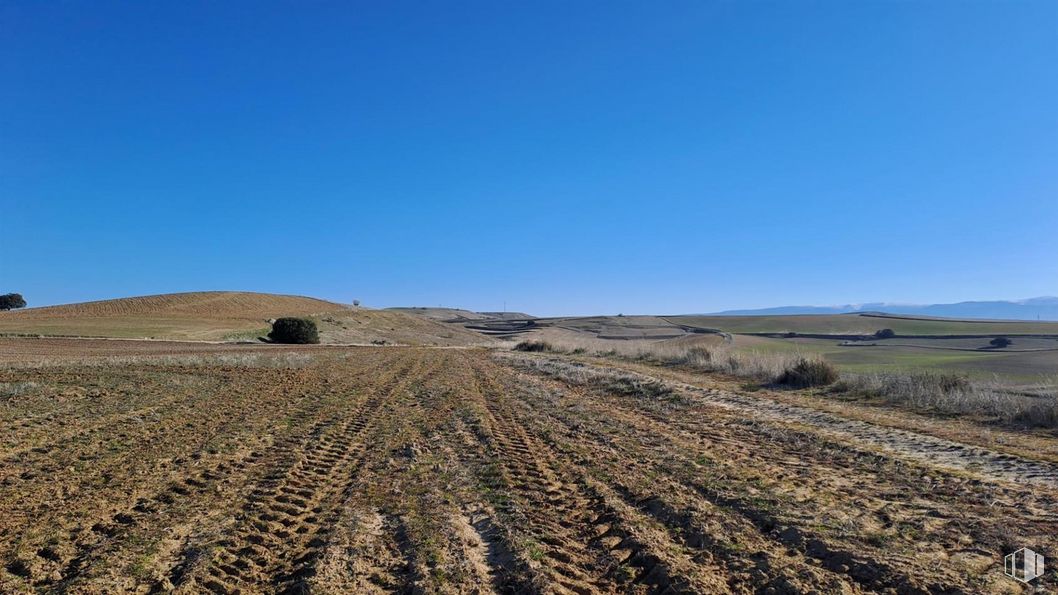 Land for sale at Zona Zamarramala, Segovia, 40196 with sky, agriculture, natural landscape, horizon, landscape, grass, grassland, plant, road and event around