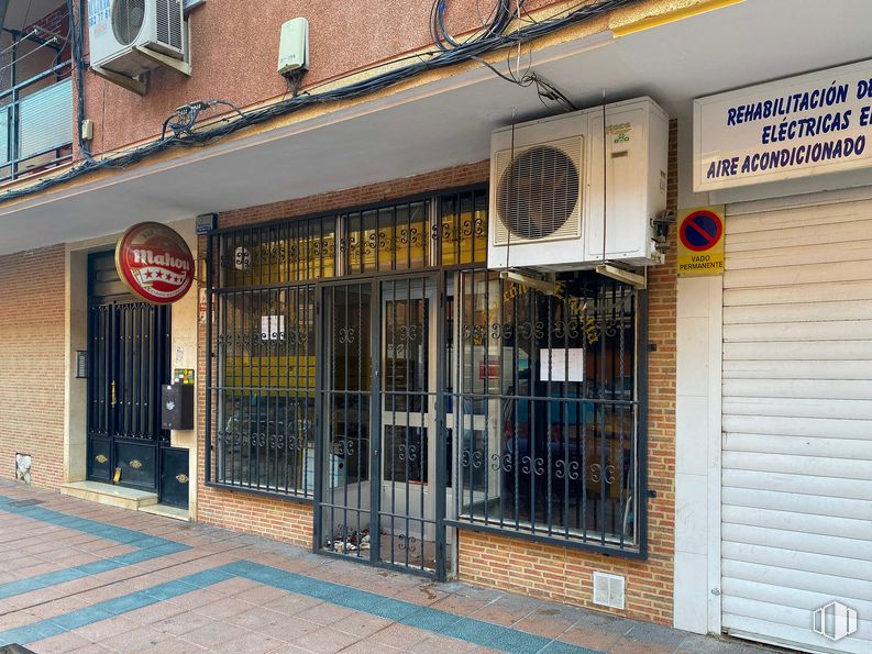 Local en alquiler en Calle Doctor Barraquer, 13, Getafe, Madrid, 28903 con puerta, electrodoméstico, ventana, accesorio, fachada, asentamiento humano, ciudad, gas, fuente y uso mixto alrededor