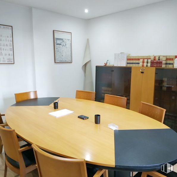 Oficina en venta en Calle Velázquez, 71, Salamanca, Madrid, 28006 con mesa, marco, ebanistería, silla, mueble, mesa para entrada de conferencias, madera, escritorio, edificio, piso y tinte para madera alrededor