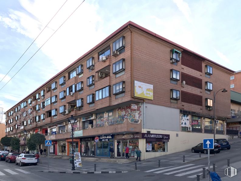 Local en venta en Avenida del Ejército, 3, Arganda del Rey, Madrid, 28500 con edificio, cielo, nube, vehículo terrestre, coche, ventana, rueda, vehículo, diseño urbano y condominio alrededor