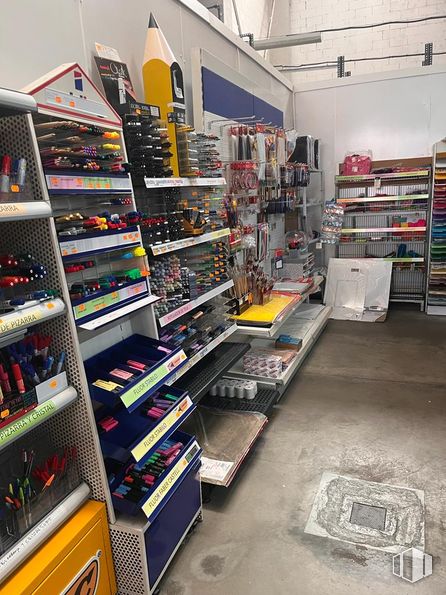 Industrial for rent at Calle Madera, Rivas-Vaciamadrid, Madrid, 28529 with shelf, product, shelving, retail, customer, building, service, publication, box and machine around