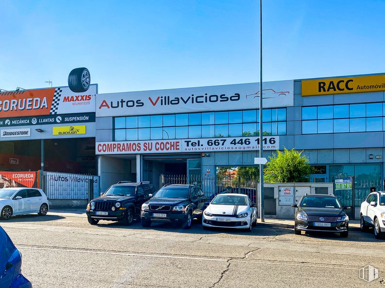 Industrial for rent at Polígono Industrial Quitapesares, Villaviciosa de Odón, Madrid, 28670 with car, building, automotive parking light, wheel, land vehicle, tire, sky, vehicle, property and automotive tire around