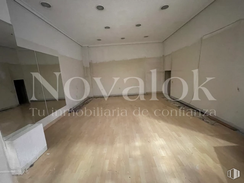 Local en alquiler en Centro Comercial Ecomóstoles Centro, Calle Libertad, 38, Móstoles, Madrid, 28936 con edificio, madera, pasillo, suelo, piso, accesorio, suelos laminados, fuente, madera y techo alrededor