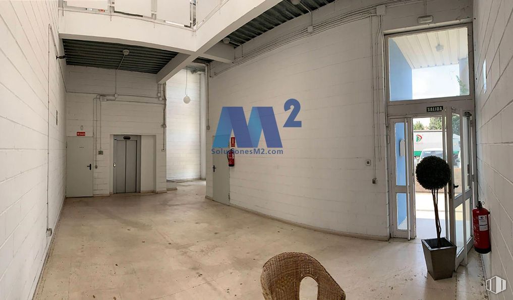 Industrial for sale & for rent at Avenida Industria, Coslada, Madrid, 28820 with floor, door, concrete, building material and aluminium around