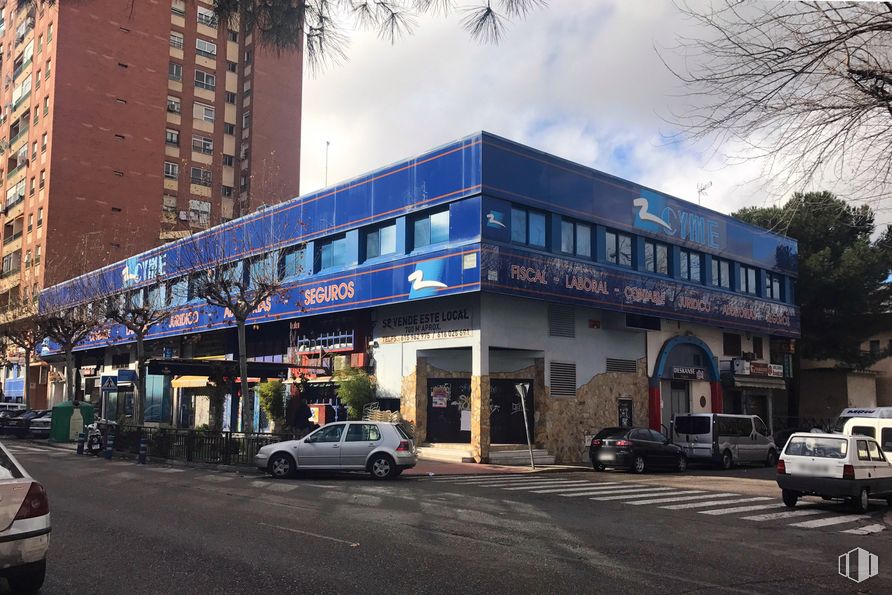 Retail for sale & for rent at Avenida Príncipe, 27, Talavera de la Reina, Toledo, 45600 with car, building, land vehicle, cloud, automotive parking light, vehicle, tire, sky, wheel and window around