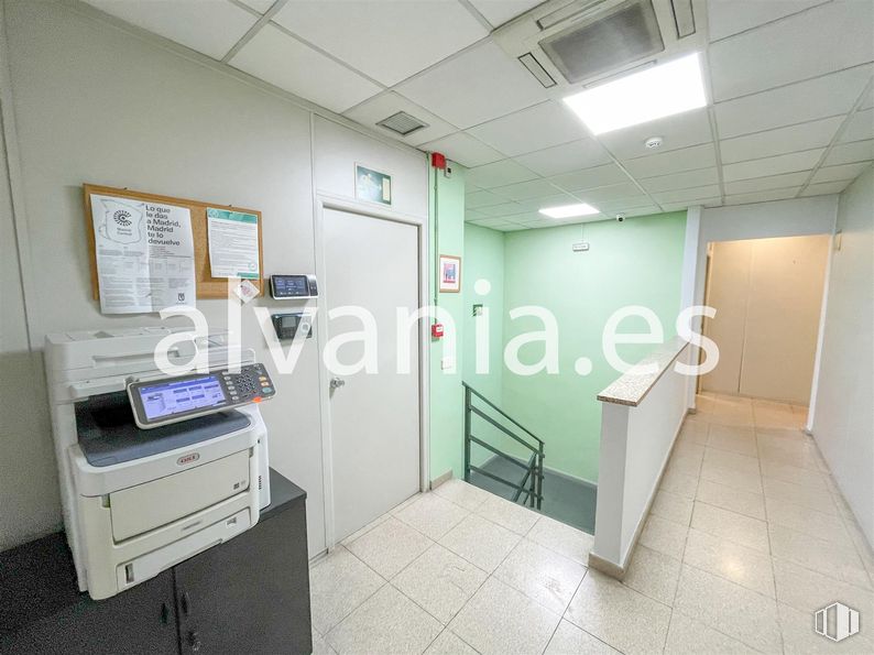 Industrial for sale at Zona San José de Valderas, Leganés, Madrid, 28918 with printer, light fixture, lighting, door, flooring, floor, tile and office equipment around