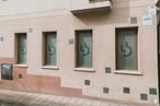 Retail for sale at Calle Ramón Gabriel, 9, El Molar, Madrid, 28710 with window, building, architecture, urban design, wood, facade, plant, font, fixture and rectangle around