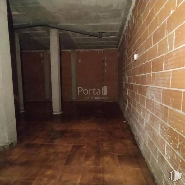 Retail for sale at Calle Manzanar, Recas, Toledo, 45211 with building, flooring, wood, floor, fixture, building material, composite material, hardwood, tile flooring and brickwork around