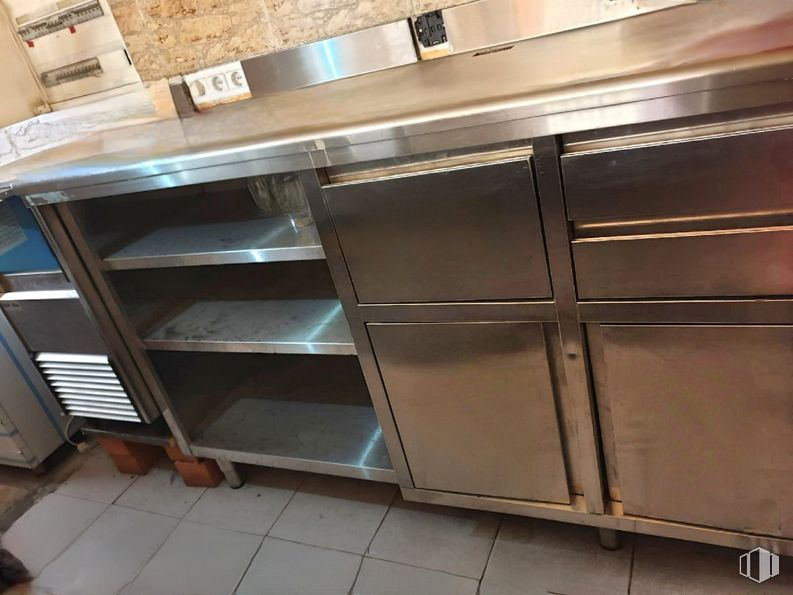 Local en venta en Calle Arijales, Parla, Madrid, 28980 con ebanistería, mueble, madera, estantería, estante, encimera, cajón, aparato de cocina, suelo y suelos alrededor