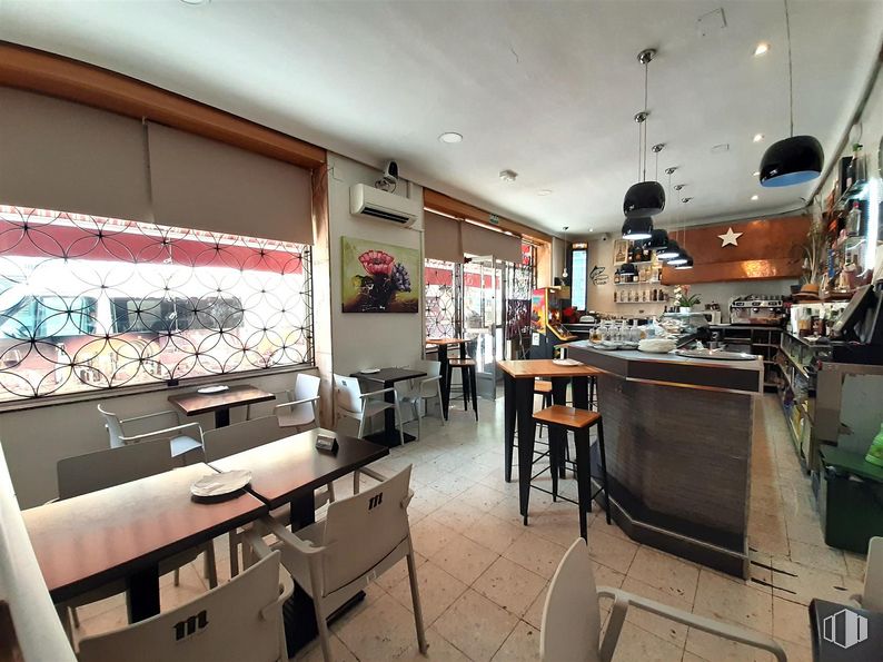 Local en venta en Calle Jorge Juan, Salamanca, Madrid, 28028 con silla, lámpara, mesa, alumbrado, mesa de cocina y comedor, taburete, mueble, interiorismo, edificio y techo alrededor