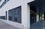 Retail for rent at Calle Oslo, Alcorcón, Madrid, 28922 with building, window, road surface, asphalt, grey, rectangle, urban design, composite material, brick and sidewalk around