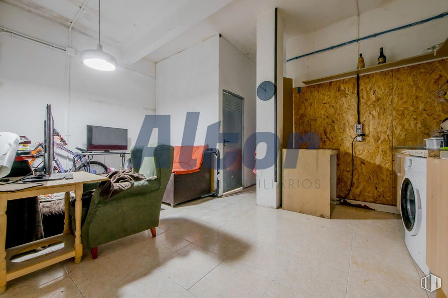 Local en venta en Calle Veza, 7, Tetuán, Madrid, 28029 con lavadora, mesa, lámpara, puerta, alumbrado, edificio, interiorismo, suelo, pared y suelos alrededor