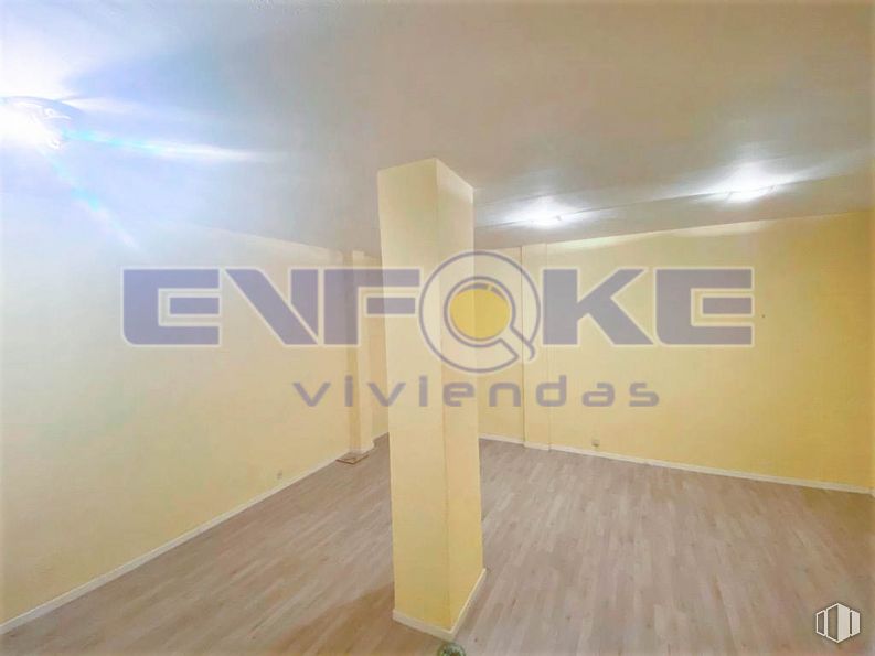 Local en venta en Calle Corregidor Juan Francisco de Luján, Moratalaz, Madrid, 28030 con alumbrado, madera, ámbar, suelos, fuente, techo, madera dura, rectángulo, barniz y evento alrededor